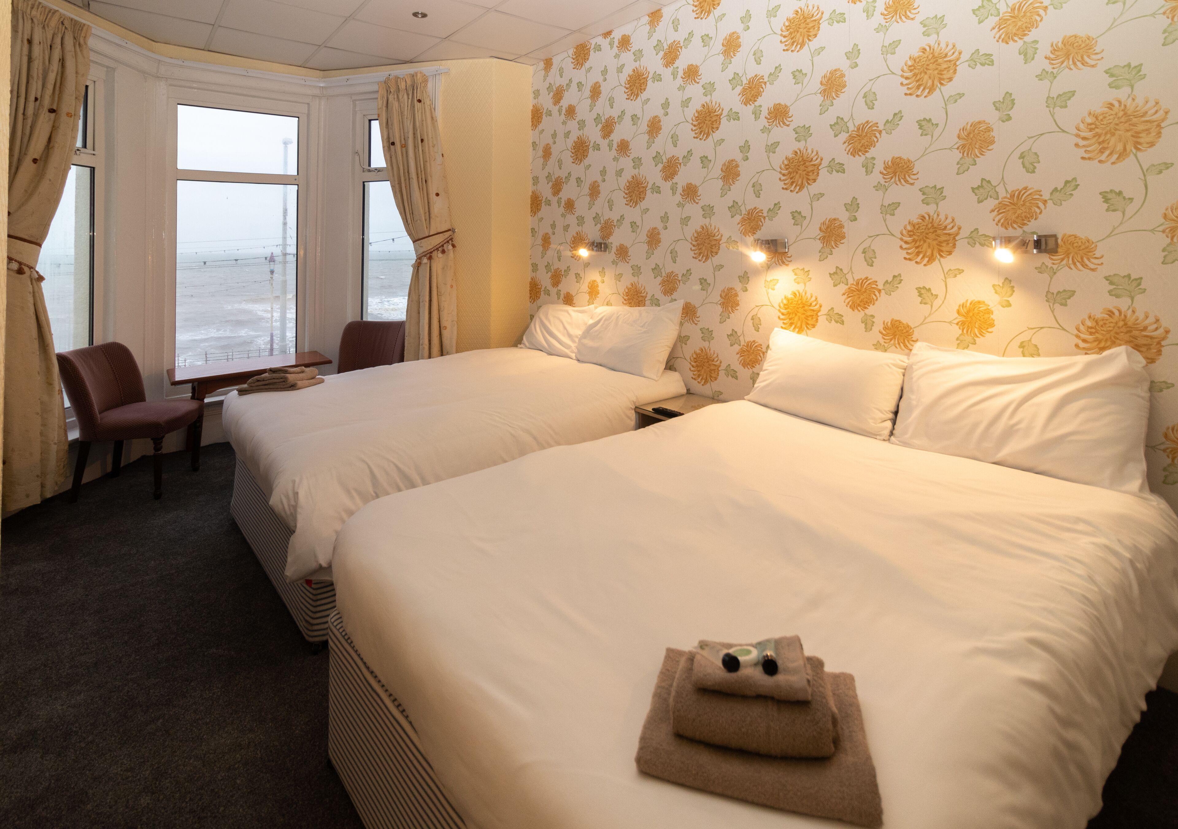 The Starlux Hotel - Blackpool — Photos 1